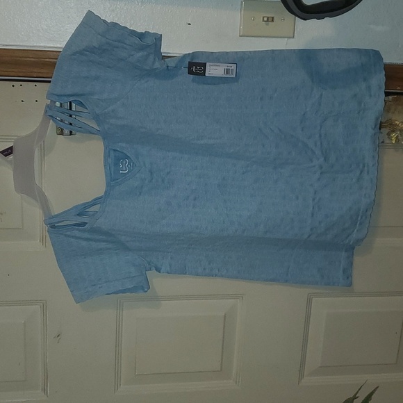 Bundle of Under Contol 3x workout shirts - Picture 3 of 5